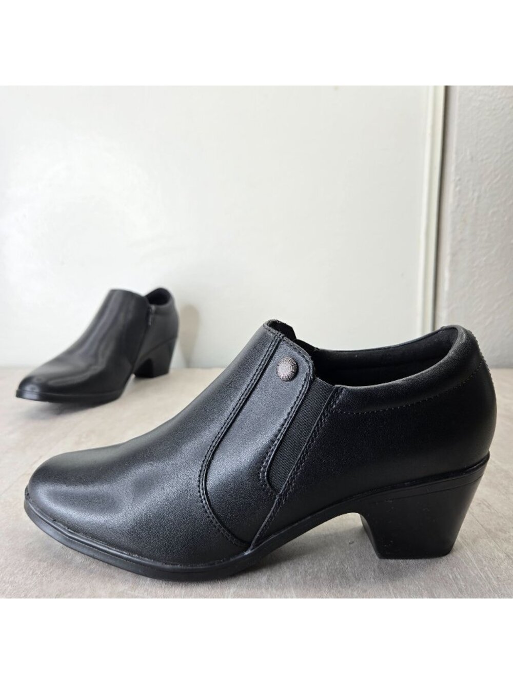 Comfort Shoe Boots Sz 10 Black Leather Ankle Booties Preppy Minimalist Victorian